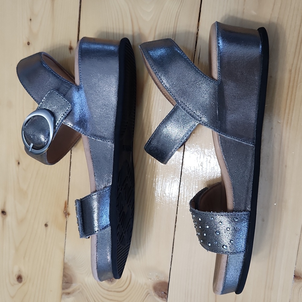 Brioso Huntley Sandals Comfort Metallic Covered Wedge in Pewter Size 9.5 - Picture 17 of 17